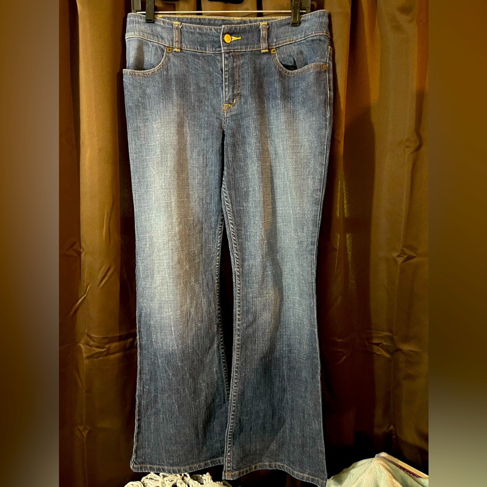 Ladies The Limited Jeans, Size 8S, Blue, 98% Cotten 2% Spandex